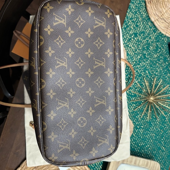 Louis Vuitton Neverfull MM (Purse and dust cover only). - Picture 3 of 6